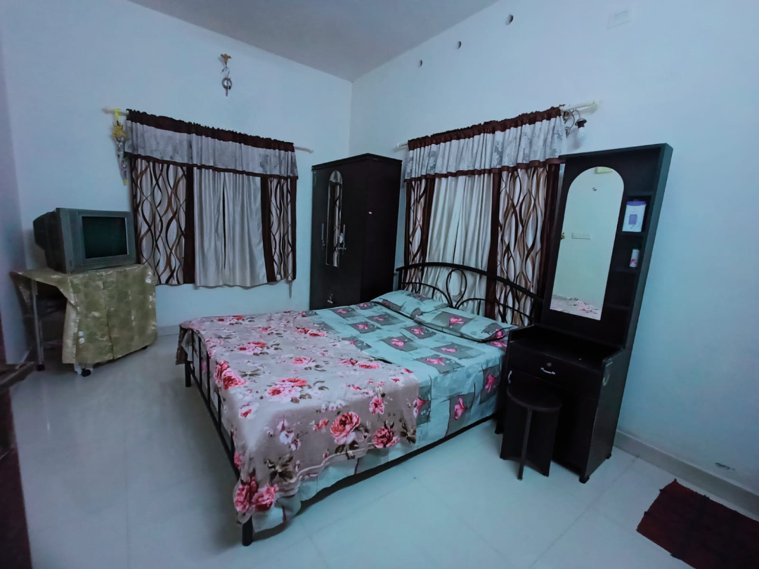 Traditional non-AC room at our Kerala homestay in Alleppey.