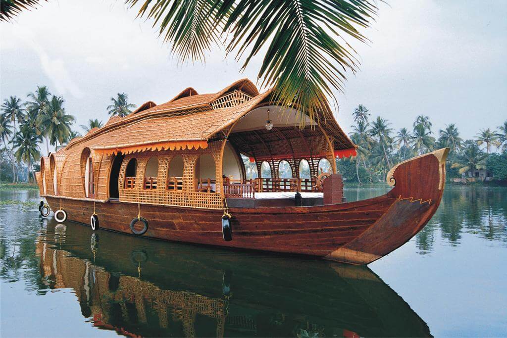 Deluxe Kerala Houseboat in Alleppey with night AC.