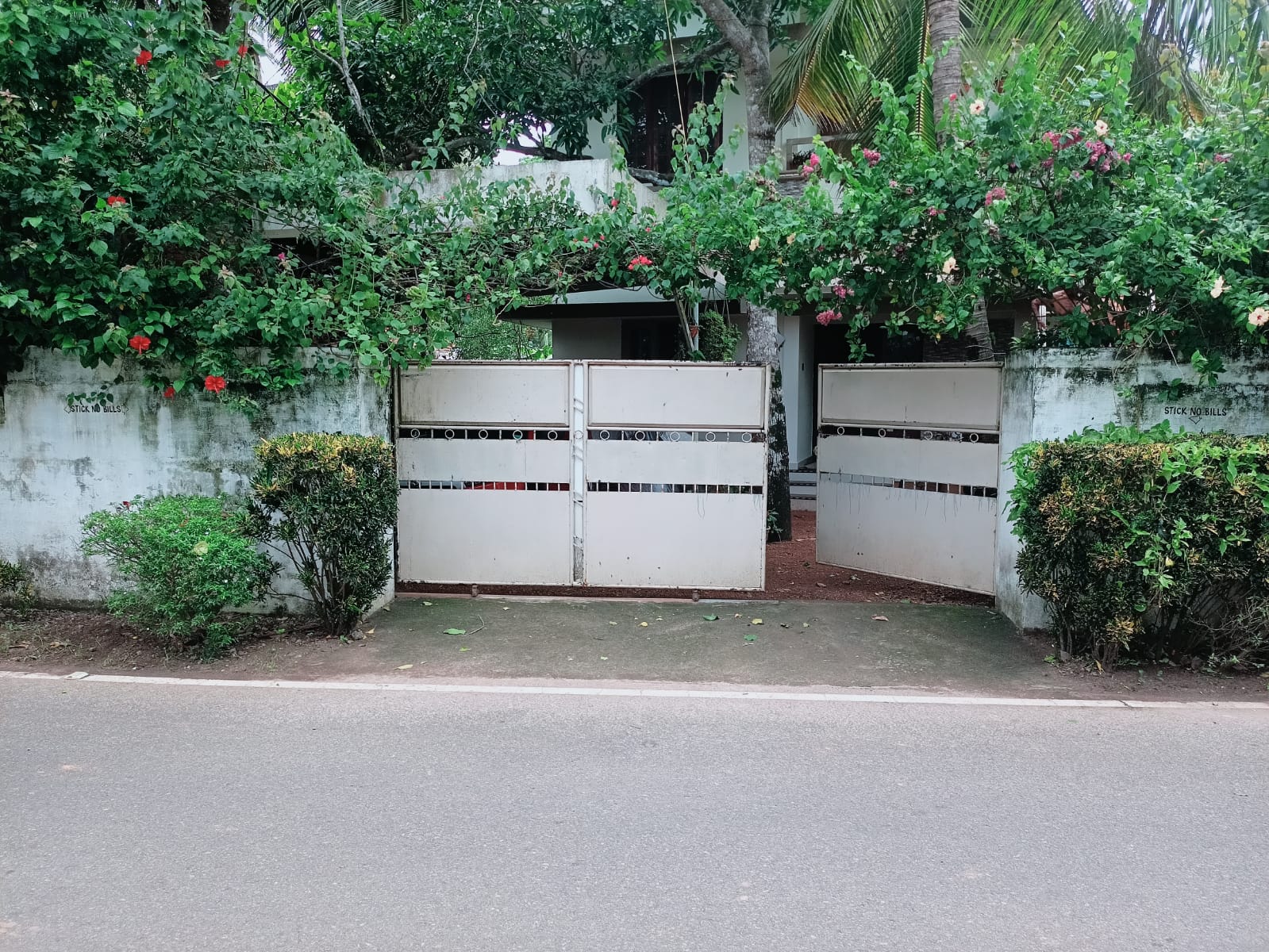 A comfortable room in our traditional Kerala homestay in Alappuzha.