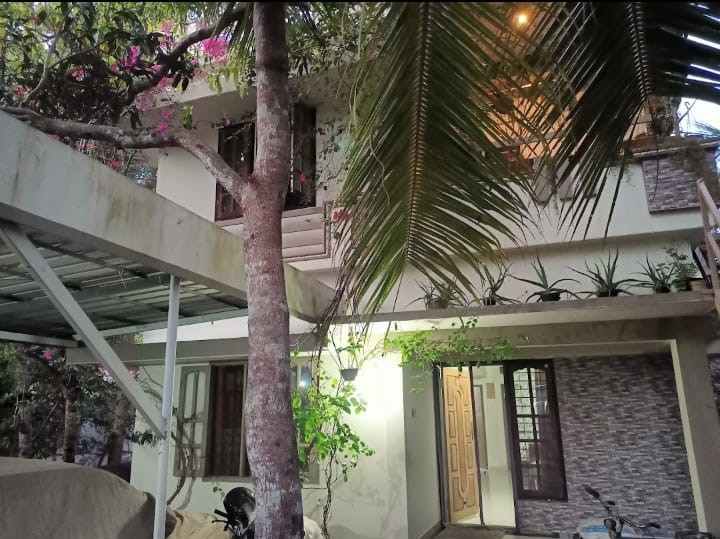 Interior of a traditional Kerala homestay in Alleppey, showing authentic wooden architecture and modern comfort.